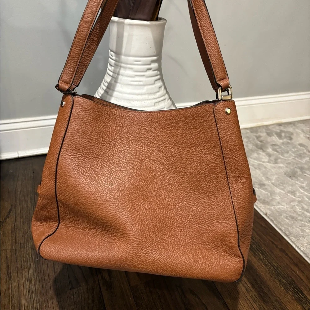 Like New ✨ Kate Spade / Leila Triple Compartment Shoulder Bag warm brown